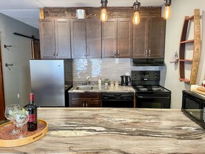 Fridge, microwave, oven, stovetop - Apex Mountain ~ Precision Palace ~ Apex Mountain Inn (Apex Mountain Resort)