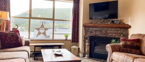 Télévision, cheminée