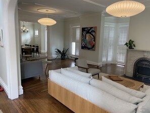 Smart TV, fireplace - Stunning Mansion in the center of town (Saratoga Springs)