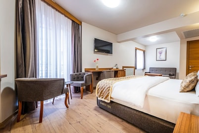 Madeen City Hotel