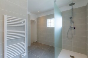 Shower - 3-bedroom house at the foot of the Cité (Carcassonne)