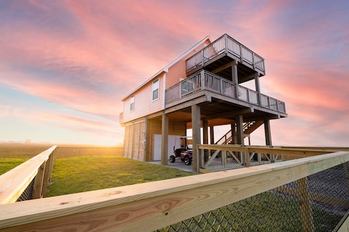 That’s What Sea Said ~ HOT TUB & Stunning Bay View