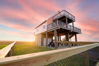 That’s What Sea Said ~ HOT TUB & Stunning Bay View