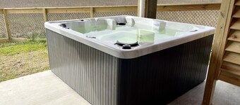 That’s What Sea Said ~ HOT TUB & Stunning Bay View