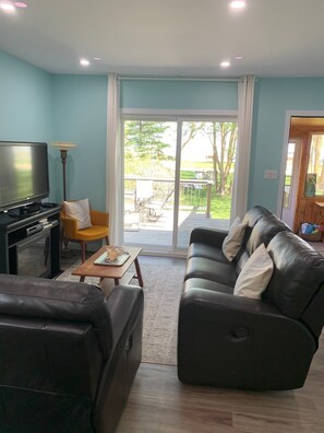 Smart TV, fireplace, DVD player