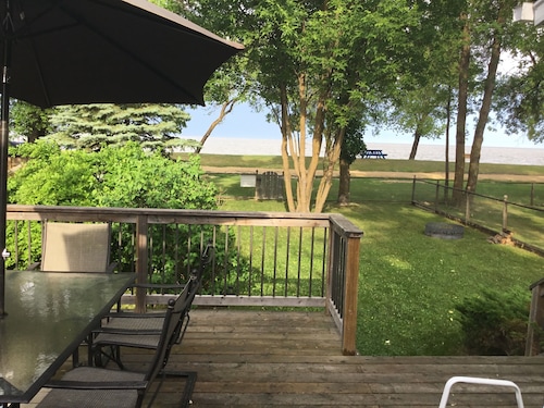 Little Cottage On The Lake ** 40 steps to beautiful beach 