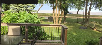 Little Cottage On The Lake ** 40 steps to beautiful beach