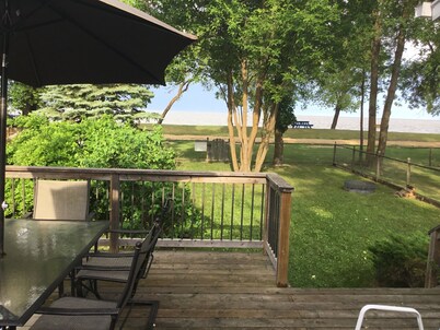 Little Cottage On The Lake ** 40 steps to beautiful beach