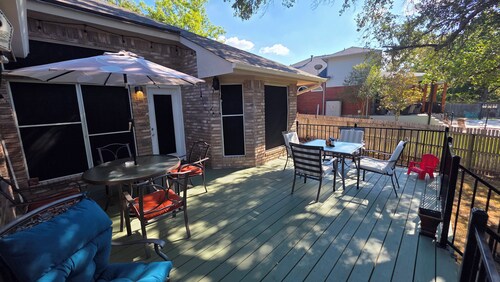 Superb,Pet friendly. Big Backyard on Greenbelt. HEB Center. ATX Kalahari,183 