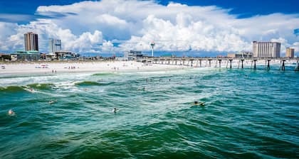 Walking distance to downtown, 15 min to Pensacola Beach