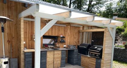 Vacation home Waldfrieden with pool & sauna.