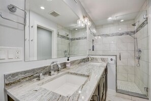 Bathtub, hair dryer, towels, soap - Great Location With Ez Access To Both Deer Valley And P.C.   Great  For Families (Park City)