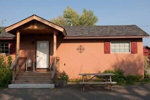 Exterior - The Valley House, Unit 2 (Sierraville)