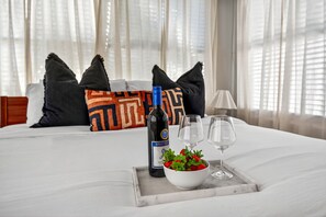 4 bedrooms, desk, iron/ironing board, free WiFi