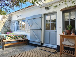 Outdoor dining - Le Nid, a pretty little Réthaise (Saint-Clément-des-Baleines)