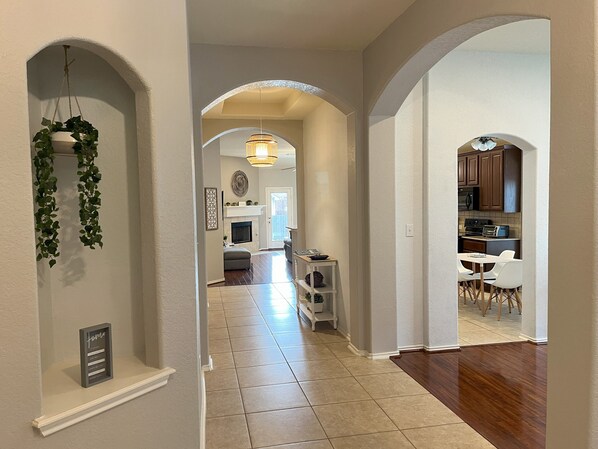 Interior - Cozy & spacious 3 bedroom home -North San Antonio. Stone Oak area (San Antonio)