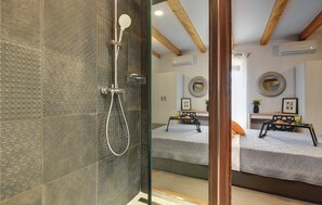Shower, hair dryer - 4 bedroom awesome home in Krnica (Krnica)