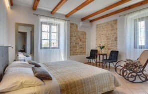 4 Schlafzimmer, Reisekinderbett, kostenloses WLAN, Bettwäsche