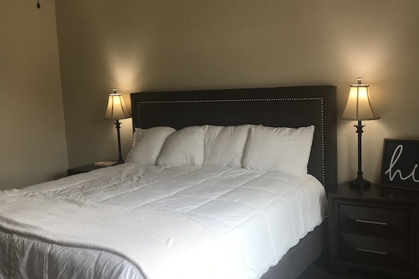 1 slaapkamer, een bureau, wifi, beddengoed