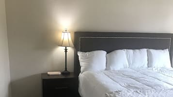 1 Schlafzimmer, Schreibtisch, WLAN, Bettwäsche