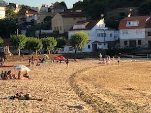 Beach - Beachfront Home in Arealonga – Direct Access to the Sand, Comfort, and Space (Vigo)