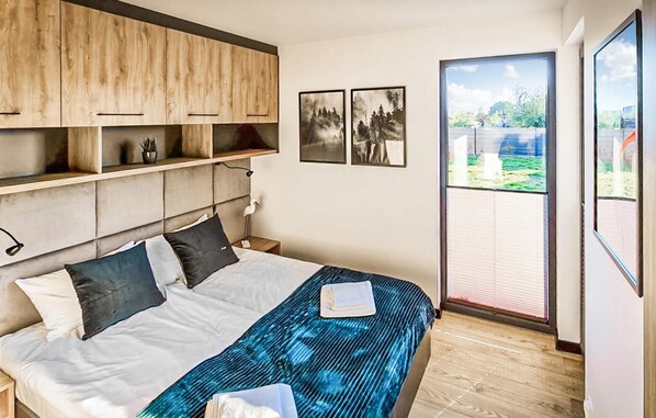 2 عدّة غرف نوم وواي فاي مجانًا وملاءات أسرّة