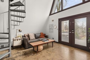 Interior - Peace Teepee - Walk to Shelby Park & local shops! (Nashville)