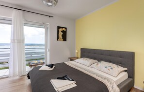7 Schlafzimmer, Reisekinderbett, kostenloses WLAN, Bettwäsche
