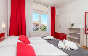 3 bedrooms, iron/ironing board, free WiFi, bed sheets