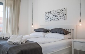 3 slaapkamers, een strijkplank/strijkijzer, gratis wifi, beddengoed