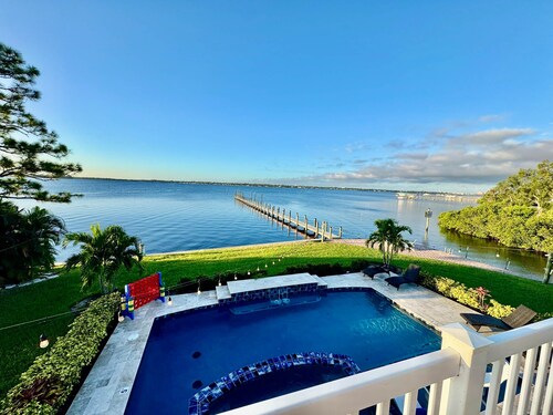 The Pink Riverhouse Waterfront Paradise