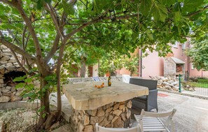 Outdoor dining - 1 bedroom beautiful apartment in Vir (Vir)