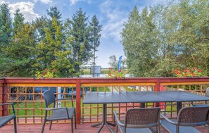 Outdoor dining - 2 bedroom stunning home in Oslonka (Oslonka)