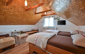 2 bedrooms, travel cot, free WiFi, bed sheets