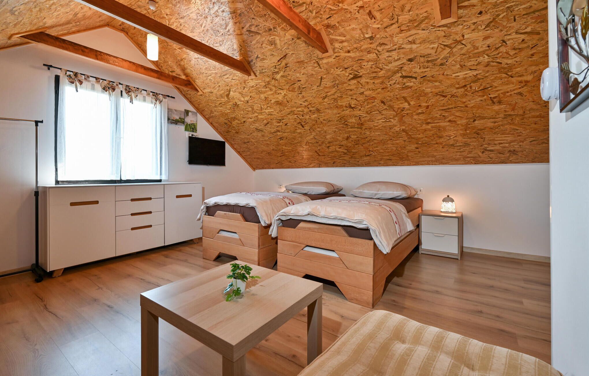 2 bedrooms, travel cot, free WiFi, bed sheets
