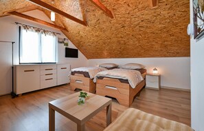 2 bedrooms, travel cot, free WiFi, bed sheets