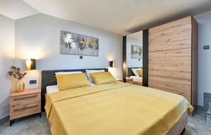 4 bedrooms, iron/ironing board, travel cot, free WiFi