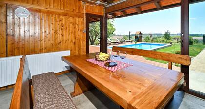 Bonita casa en Nova Diklenica con sauna