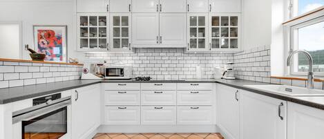 Køleskab, ovn, kogeplade, opvaskemaskine