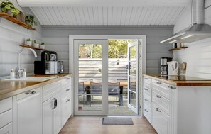 Kühlschrank, Mikrowelle, Herdplatte, Geschirrspüler