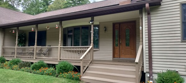 Exterior detail - Enjoy our spacious 4 bedroom house with a private pool in a quiet area. (Glen Spey)