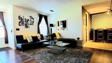 Smart TV, lareira, biblioteca musical