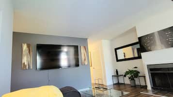 Smart TV, lareira, biblioteca musical