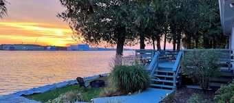 Gigi's Wonderful waterfront home