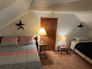 4 bedrooms, iron/ironing board, free WiFi, bed sheets - Gigi's Wonderful waterfront home (Sturgeon Bay)