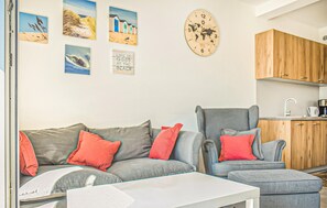 Living area - 2 bedroom nice home in Grzybowo (Grzybowo)