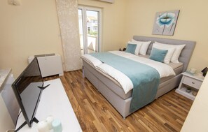 Free WiFi, bed sheets - Lovely apartment in Podstrana with WiFi (Podstrana)