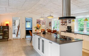 Coffee/tea maker, fridge, microwave, stovetop