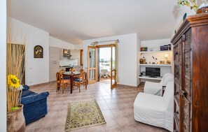 TV, fireplace - Stunning home in Sabaudia with swimming pool (Sabaudia)