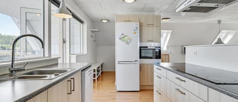 Fridge, dishwasher, coffee/tea maker